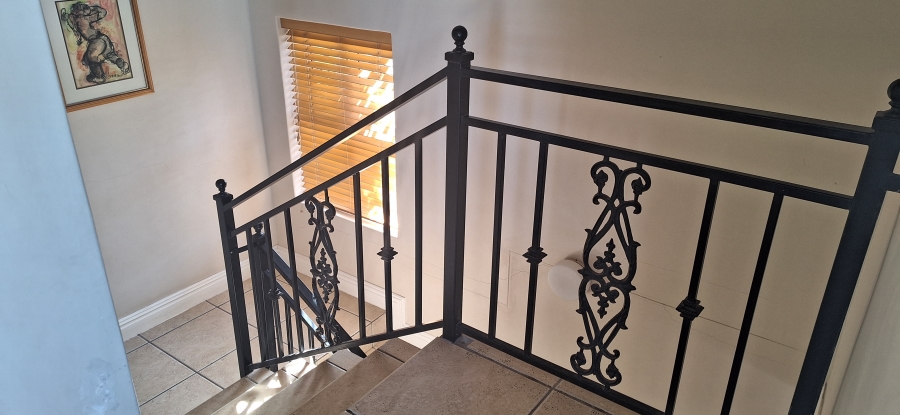 To Let 5 Bedroom Property for Rent in Bluewater Bay Western Cape